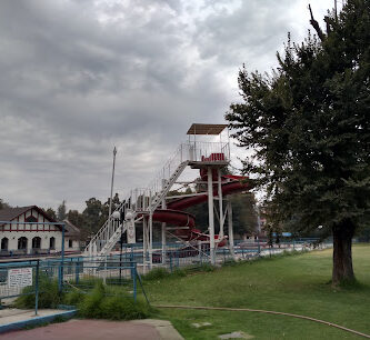 Gimnasio y piscina del Ejercito