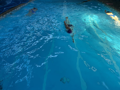 Piscina temperada Mujer Activa y gimnasio femenino